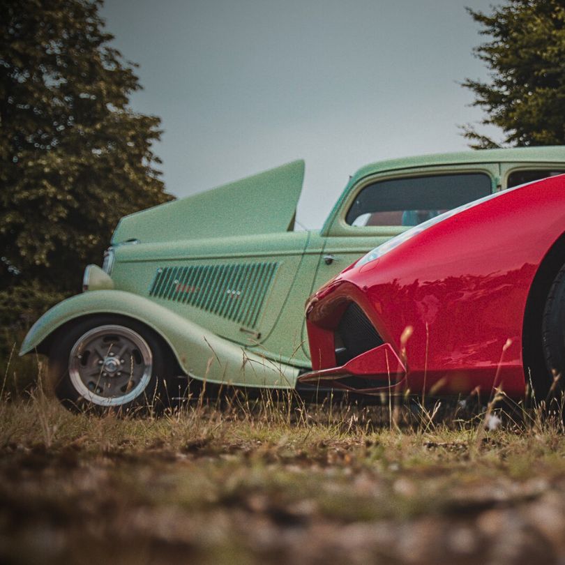 US Custom Car And Ferrari 488